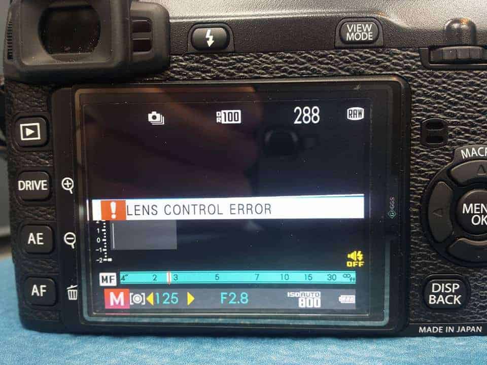 Lens control error on the LCD screen of a Fuji camera